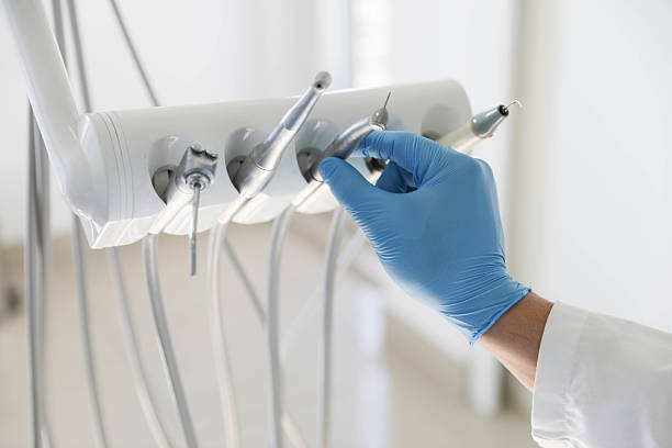 Professional Tooth Extraction technician working in Palos Heights, IL